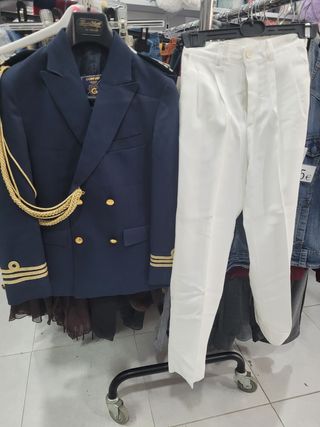Traje de comunión 20 euros, talla11 años