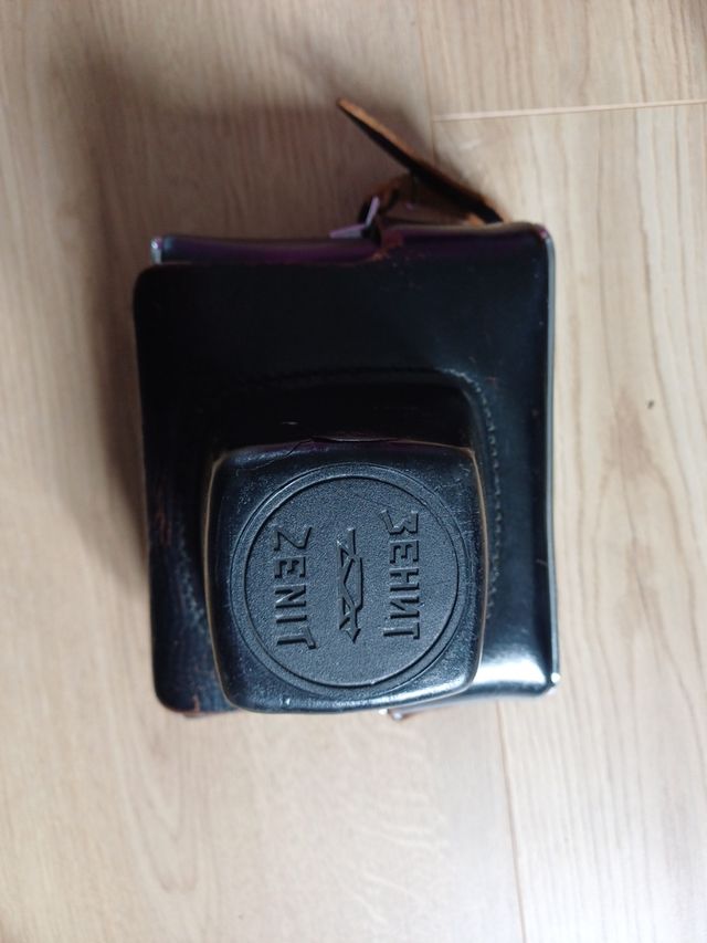 Cámara Zenit con complementos