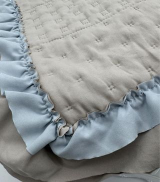 Colcha doble volante