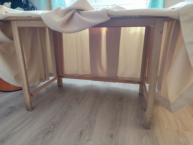 Mesa con cristal y tarima 75cm x 135cm