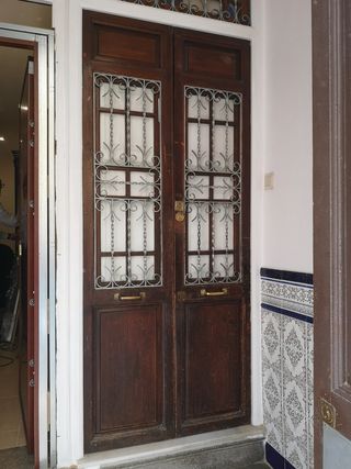 Puerta exterior antigua