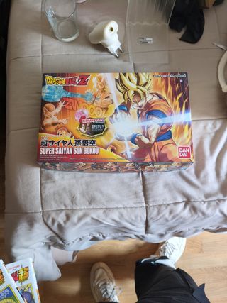 Figura articulada Goku y mangas
