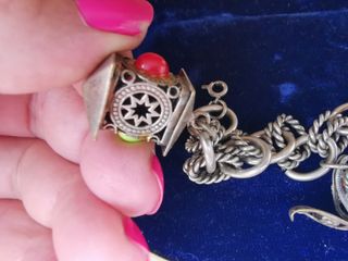 Antico bracciale con pendenti 