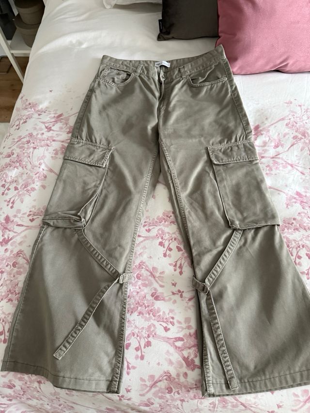 Pantalón Zara tipo cargo talla 40