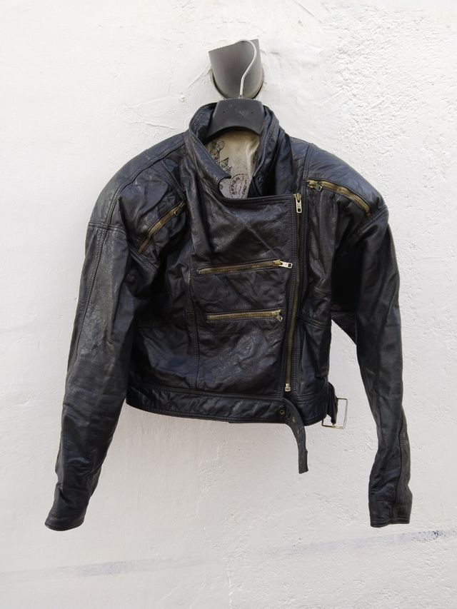 Chaqueta cuero mujer estilo motero 