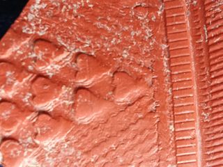 FRAGMENTO VIDRIO ROMANO Y TERRA SIGILLATA DECORADA