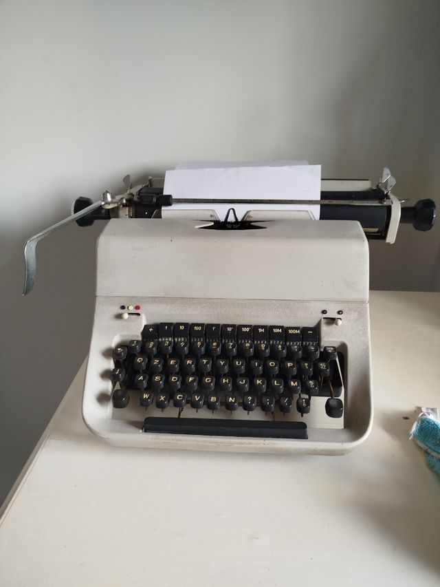 Macchina da scrivere