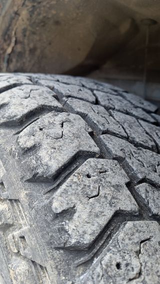 Llantas con neumáticos Nissan 