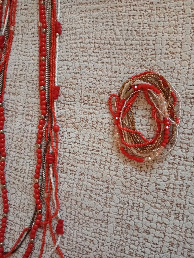 Conjunto de collar y pulseras
