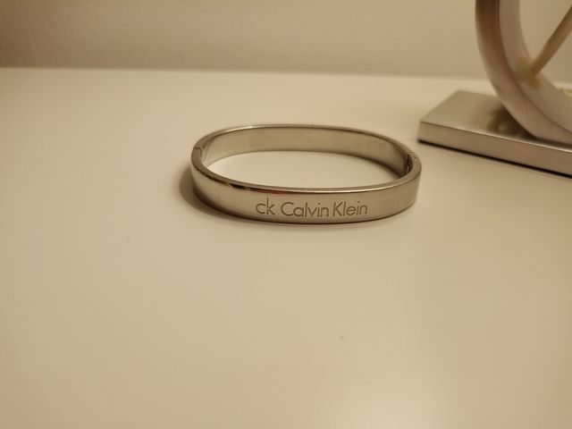 Brazalete Calvin Klein de acero Mujer