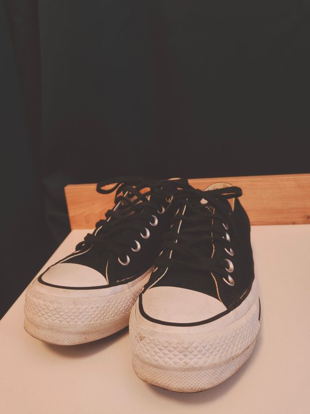 Converse negras bajas con plataforma