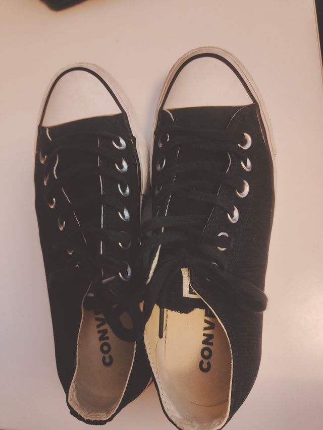 Converse negras bajas con plataforma
