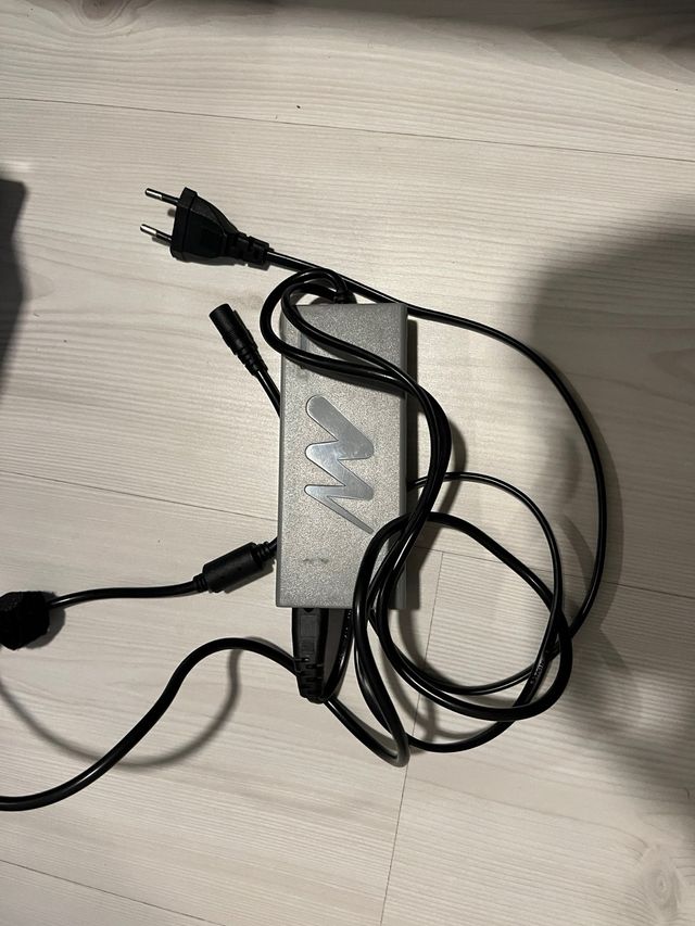 caricabatterie universale