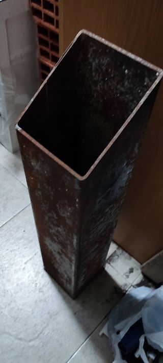 Tubo Metal cuadrado chimenea.