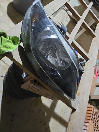 Faro delantero derecho seat ibiza 6j