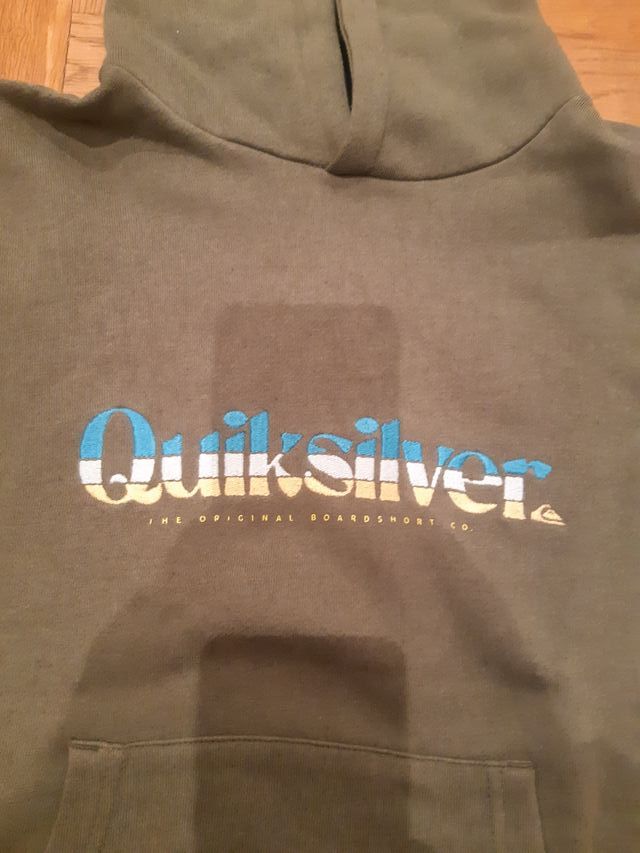 Sudadera de niño talla 8, color verde con capucha.