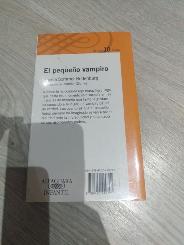 PEQUEÑO VAMPIRO (Spanish Edition)