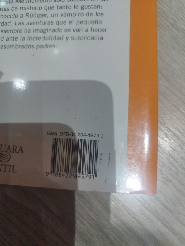 PEQUEÑO VAMPIRO (Spanish Edition)