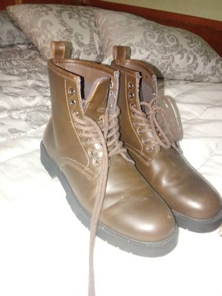Lote 2 pares de botas y regalo