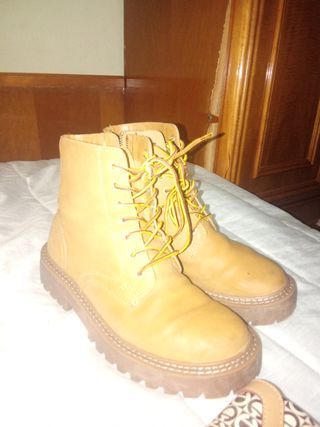 Lote 2 pares de botas y regalo