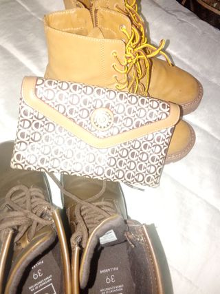 Lote 2 pares de botas y regalo