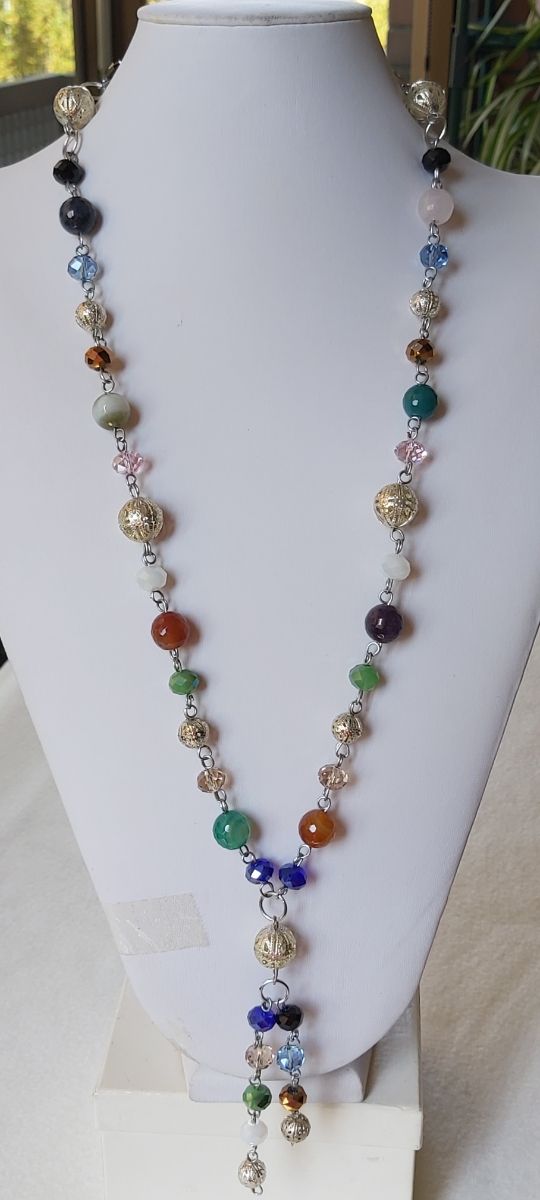 Collana con pietre dure naturali e cristalli