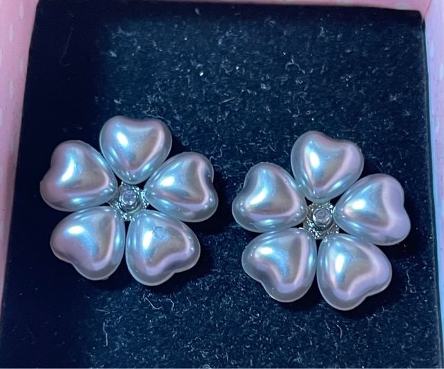 Pendientes flores piedras grises