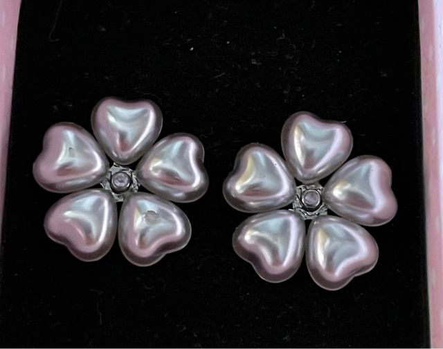 Pendientes flores piedras grises