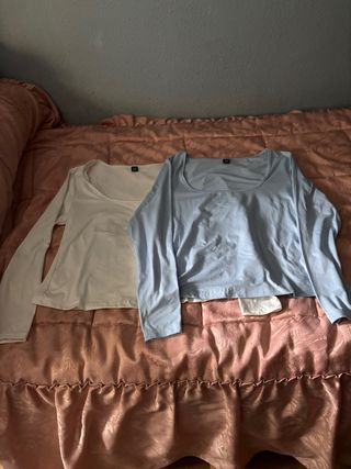 CAMISETAS BLANCA Y AZUL CIELO