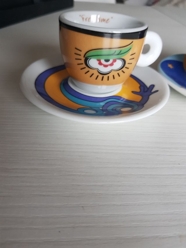 Juego de café 6 tazas platillos Magic Eyes