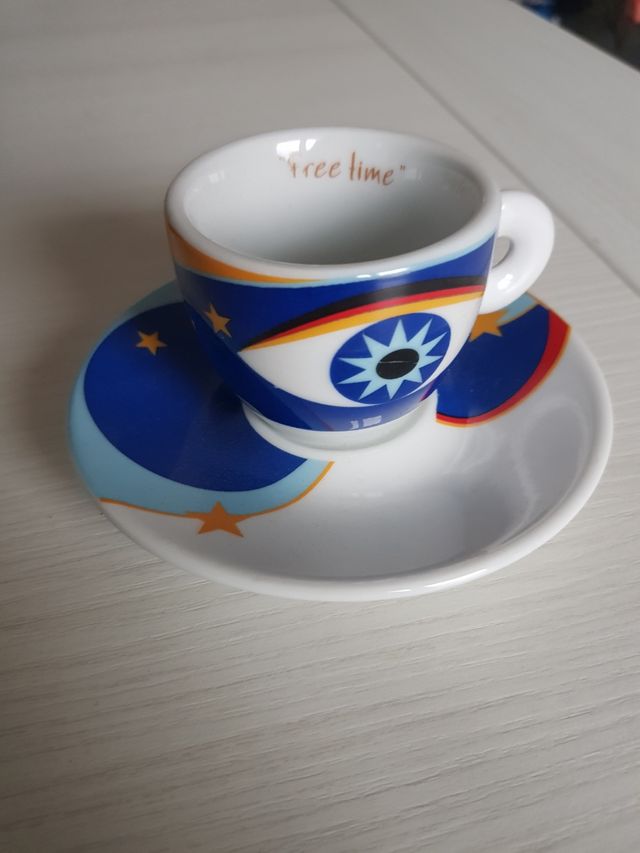 Juego de café 6 tazas platillos Magic Eyes