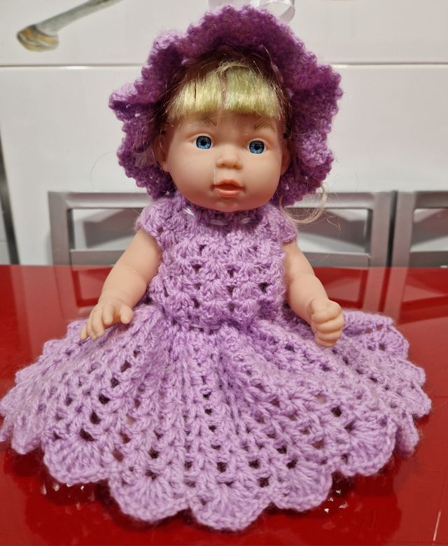 Muñeca antigua, traje hecho a mano