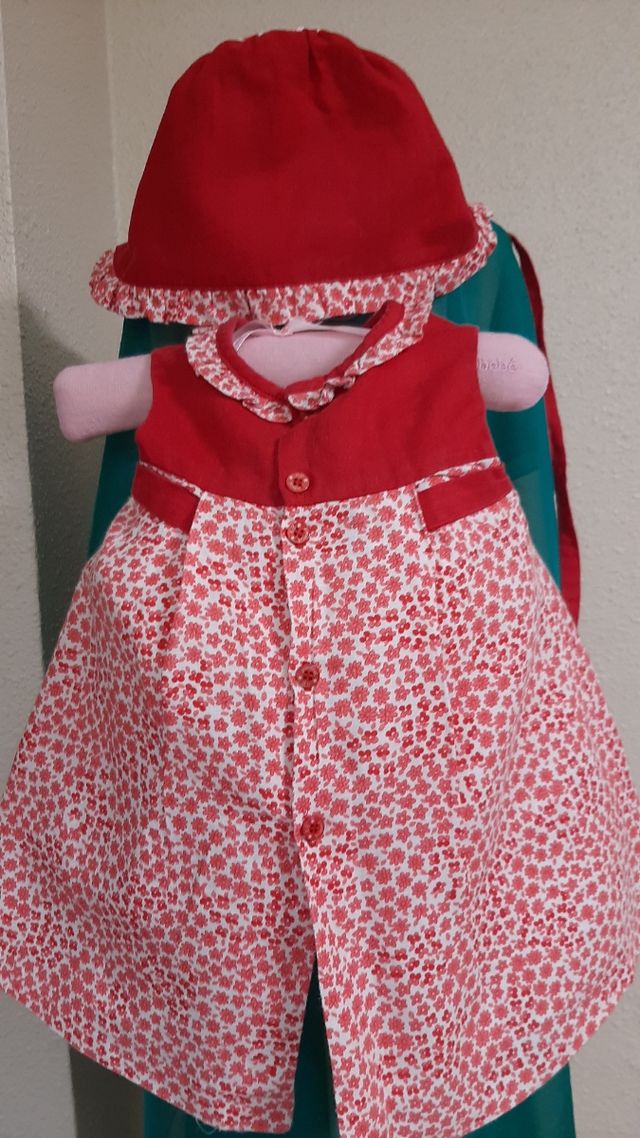 Vestido forrado con gorro .Talla 6 - 9 meses