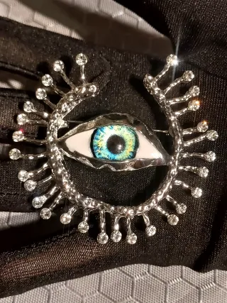 Broche ojo plateado joyas bisutería hombre mujer
