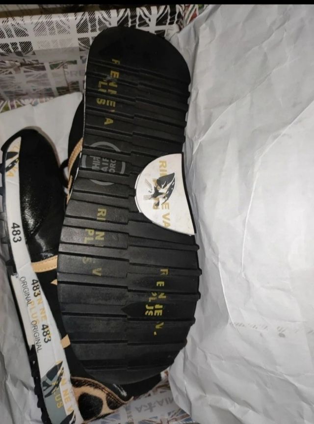 Zapatillas Premiata negras doradas 36 nuevas a est