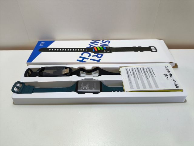 Orologio smartwatch sportivo R10 con due cinturini