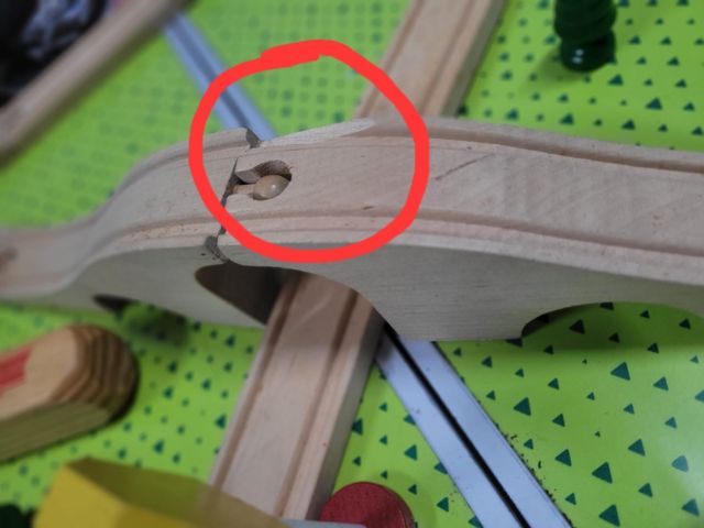 Conjunto de raíles y trenes de juguete