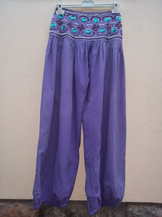 Pantalón harén morado con brillantes