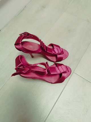 Sandalia fiesta fucsia