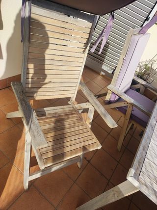 Mesa y sillas balcon