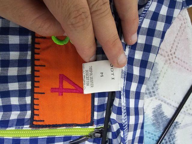 Bata profesora de cuadros y numeros