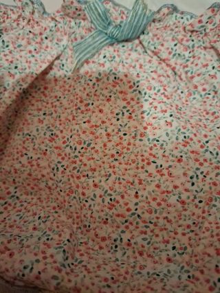 Camiseta y ranita a juego detalle flores