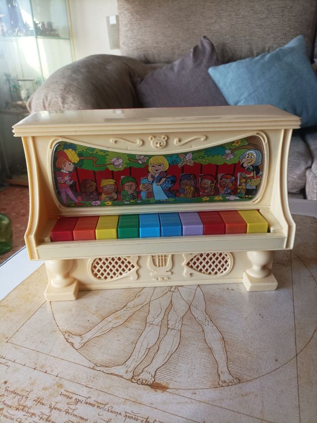 Pianoforte giocattolo.