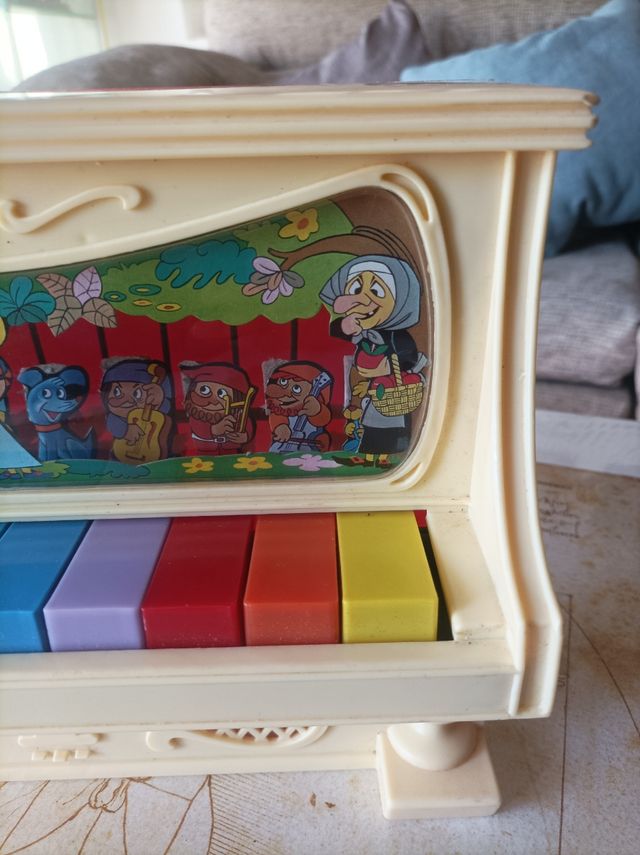 Pianoforte giocattolo.