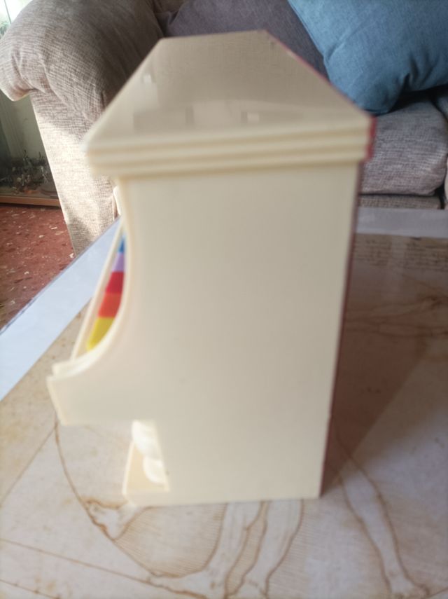 Pianoforte giocattolo.