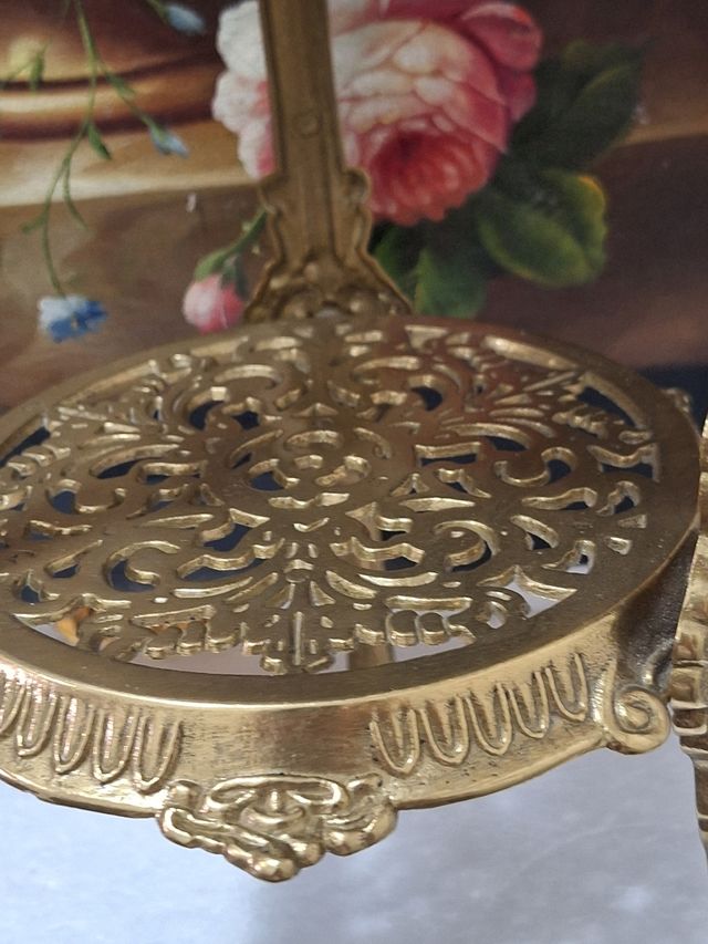 Piccolo tavolo ottone cesellato