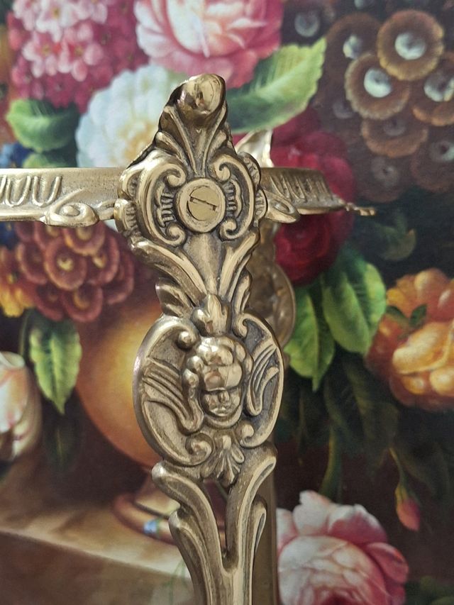 Piccolo tavolo ottone cesellato