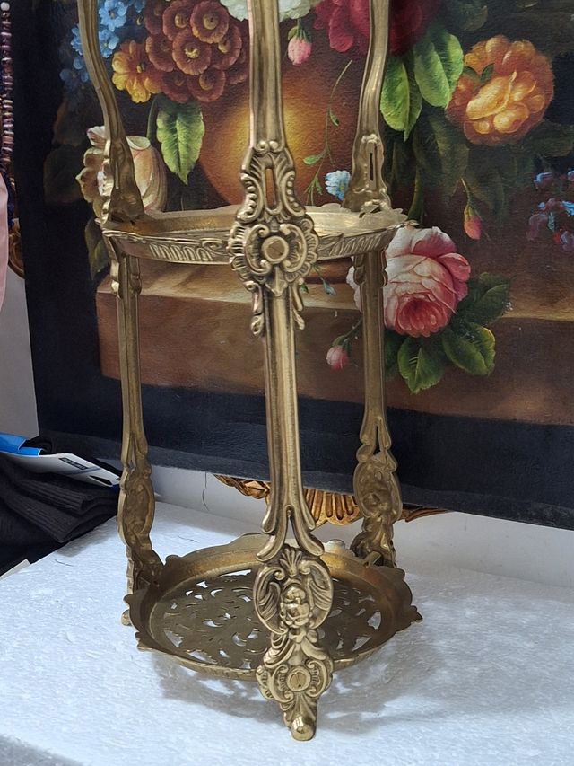 Piccolo tavolo ottone cesellato