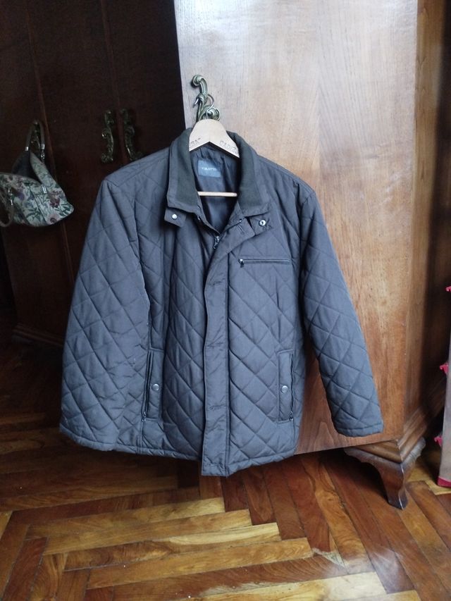 Parka hombre. Marrón.