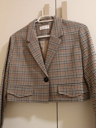 Americana corta muy juvenil